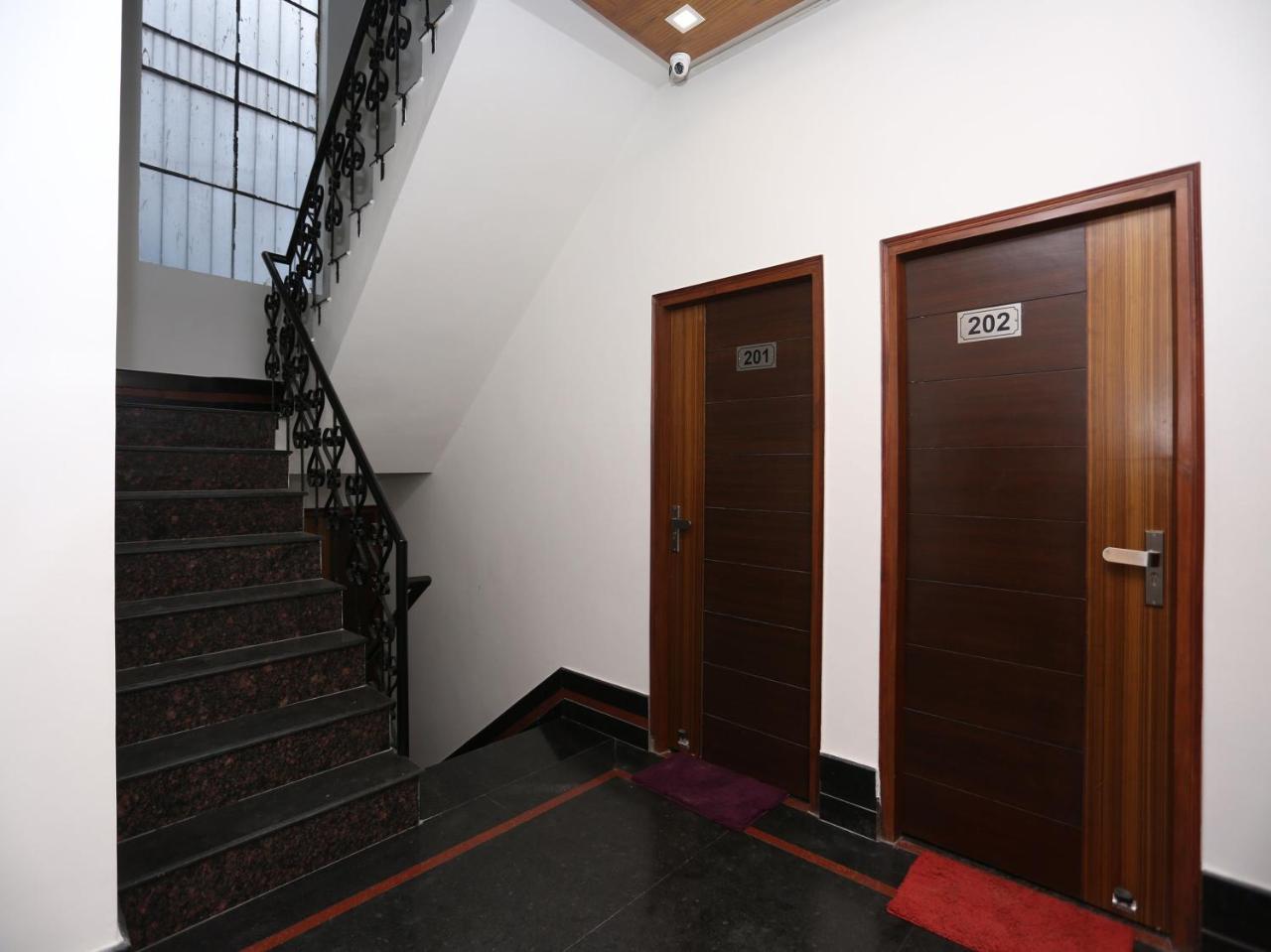 Oyo 10448 Green View Home Stay Dehradun Exterior photo